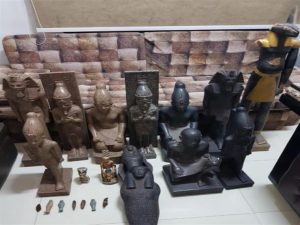 القطع الأثرية