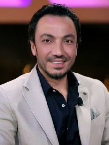 الفنان طارق لطفى