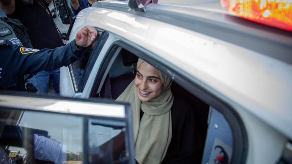 الناشطة
