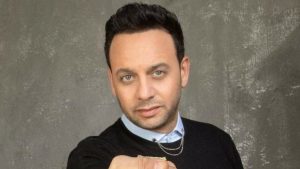 الفنان مصطفى قمر