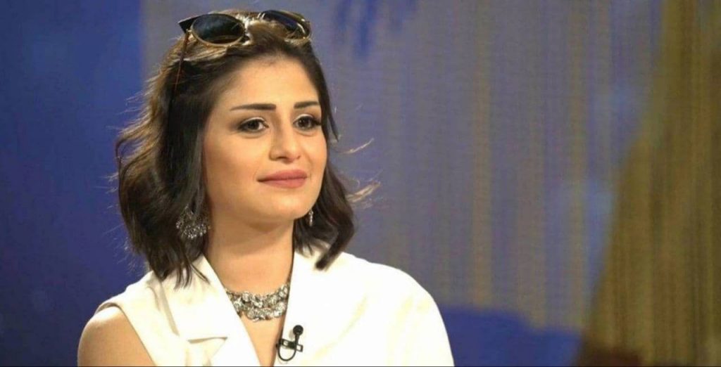 الفنانة منة