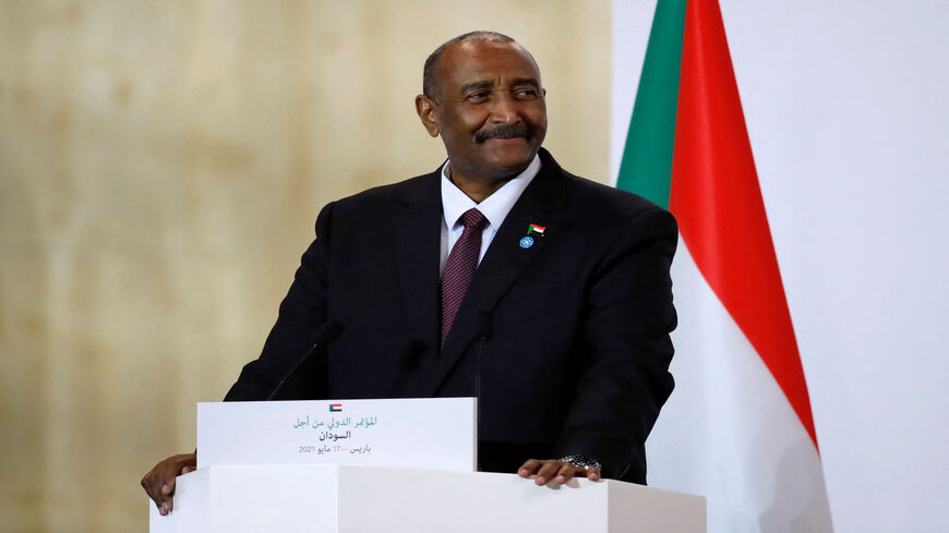 معتقلين