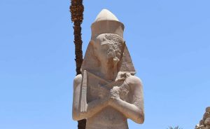 أكد المجلس الأعلى للآثار أنه سيتم استعادة تمثال تحتمس الثاني بعد 1500 عام من تدميره. تحتمس الثاني هو فرعون مصري قديم حكم بين عامي 1493 قبل الميلاد و 1479 قبل الميلاد ، وربما اشتهر بزوجته حتشبسوت
