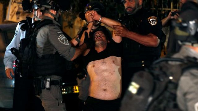 شاب فلسطيني