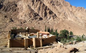 تقوم الحكومة المصرية حاليًا بتنفيذ التجلي العظيم ، وهو تجديد شامل من شأنه أن يحول سانت كاترين إلى وجهة سياحية رئيسية لعرض تراثها الروحي.