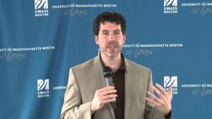 أستاذ مشارك في UMass Boston : الإدارات الأمريكية المتعاقبة إستخدمت العضوية الأوكرانية في الناتو كوسيلة ضغط
