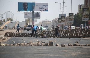 المظاهرات مستمرة في السودان والمتظاهرون يغلقون شوارع العاصمة الرئيسية