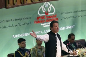 رئيس الوزراء الباكستاني عمران خان : الدول الإسلامية خذلت الفلسطينيين والكشميريين