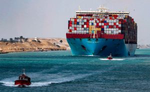 من المتوقع أن تزيد الرسوم من عائدات قناة السويس التي تأمل في المساعدة في تغطية التكلفة المرتفعة للسلع مثل القمح والنفط.