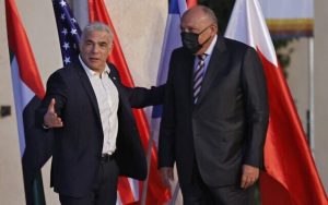 وزراء خارجية البحرين والإمارات والمغرب ومصر يصلون إلى قمة النقب