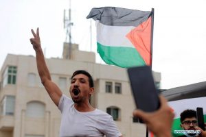 أردنيون يتظاهرون قرب السفارة الاسرائيلية تنديدا بالتطبيع