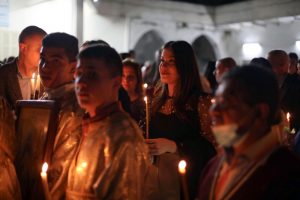 احتفل المسيحيون الفلسطينيون في غزة بـ السبت المقدس عشية عيد الفصح في كنيسة القديس بورفيريوس في مدينة غزة 10