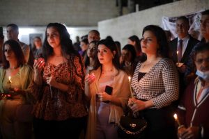 احتفل المسيحيون الفلسطينيون في غزة بـ السبت المقدس عشية عيد الفصح في كنيسة القديس بورفيريوس في مدينة غزة 3