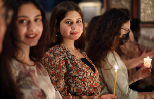احتفل المسيحيون الفلسطينيون في غزة بـ السبت المقدس عشية عيد الفصح في كنيسة القديس بورفيريوس في مدينة غزة.