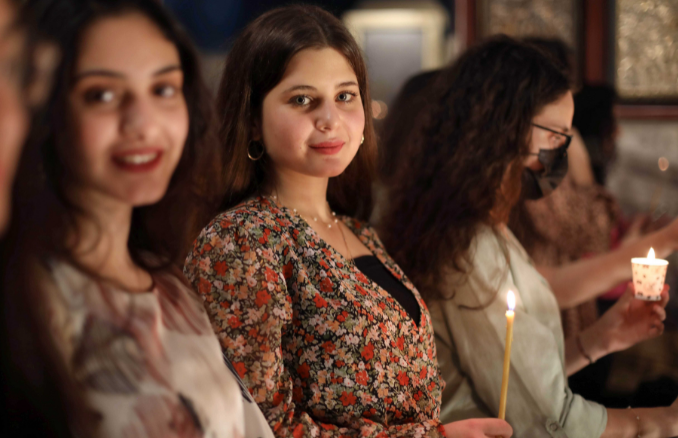 احتفل المسيحيون الفلسطينيون في غزة بـ السبت المقدس عشية عيد الفصح في كنيسة القديس بورفيريوس في مدينة غزة.