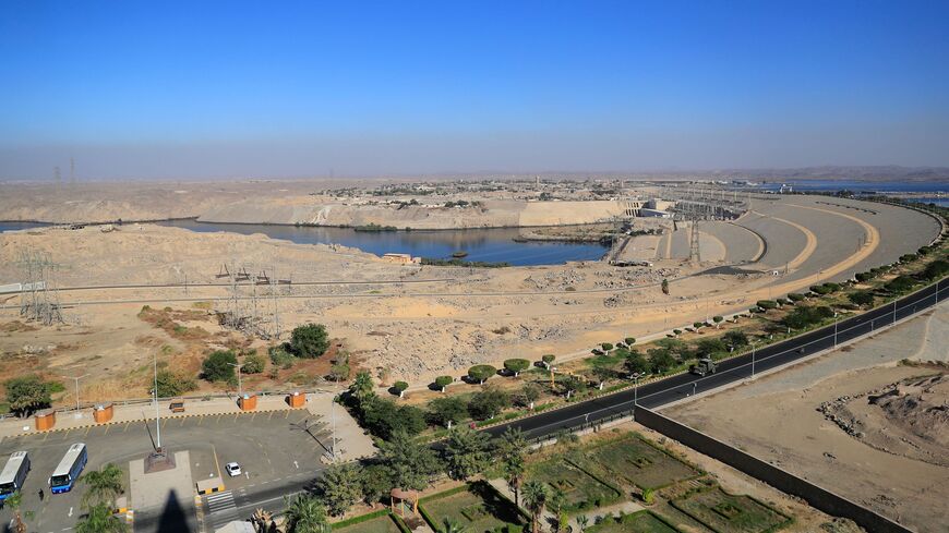 بنك ألماني يمول سد أسوان وإنشاء محطة للطاقة الشمسية في مصر