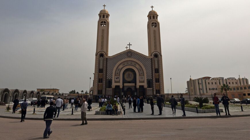 قلق مسيحيو مصر من مقتل كاهن بـ الإسكندرية