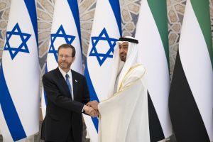 ما تريد الإمارات العربية المتحدة تعليمه لـ مصر في التعامل مع إسرائيل؟