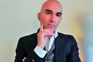 أرشين أديب مقدم ، الأستاذ في لندن