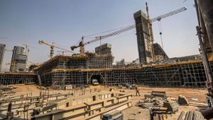 أصوات مؤيدة للحكومة تطالب بإلغاء مشاريع عملاقة مصرية