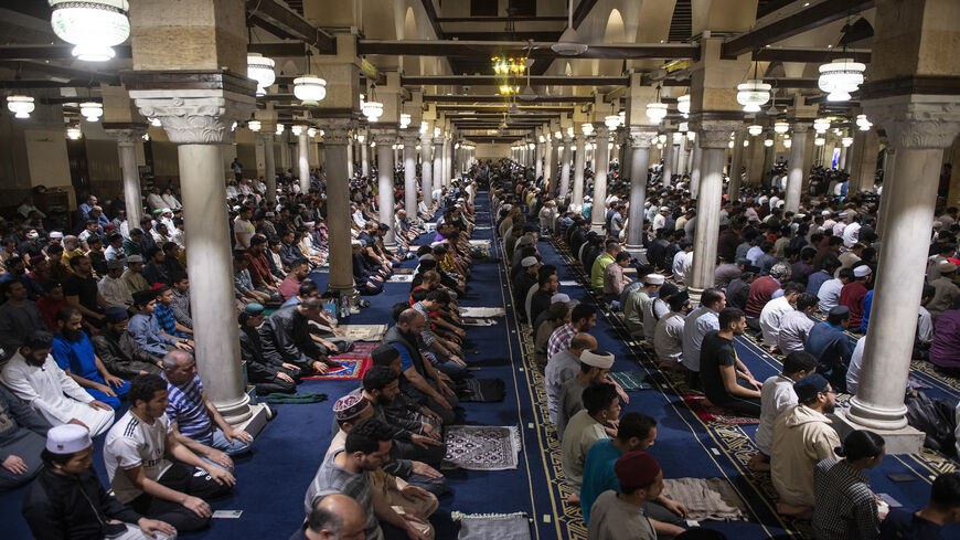 كيف مصر ترفع جميع القيود المفروضة على المساجد وسط انتقادات الإخوان؟