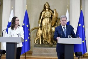 لماذا السويد وفنلندا تعتزمان الانضمام إلى حلف الناتو في تحول تاريخي في السياسة؟