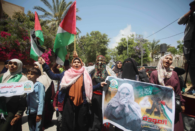 يحيي آلاف الفلسطينيين في أنحاء قطاع غزة المحاصر الذكرى 74 للنكبة الفلسطينية.
