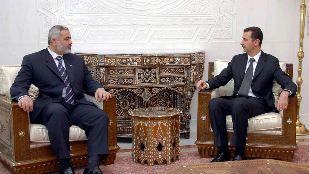 المصالح الإقليمية الاستراتيجية لإيران وحزب الله ، والتي تتطلب مصالحة بين حلفائهما ، تحدد العلاقة المتنامية بين سوريا وحماس.