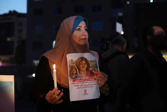 فلسطينيون في غزة يتجمعون في أعقاب مقتل شيرين