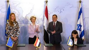 إسرائيل تستثمر أكثر في مشروعات الطاقة المتجددة المصرية