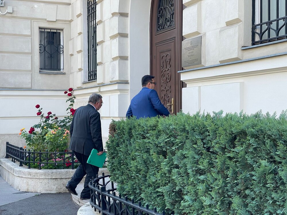 إيران تحذر الولايات المتحدة من أن "الساعات في فيينا حاسمة"