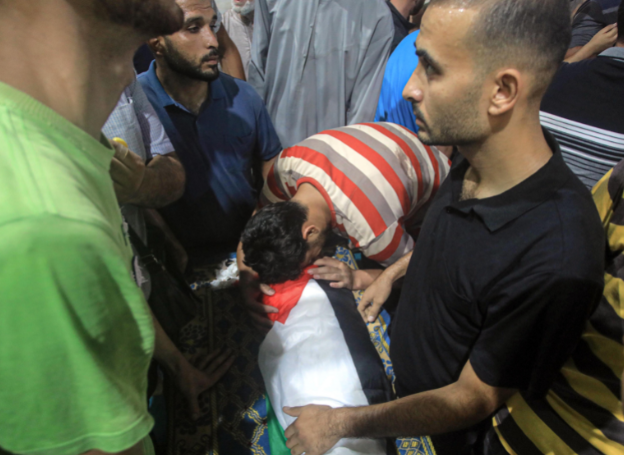 استشهدت طفلة فلسطينية تبلغ من العمر 5 سنوات في اعتداءات إسرائيلية على قطاع غزة المحاصر.