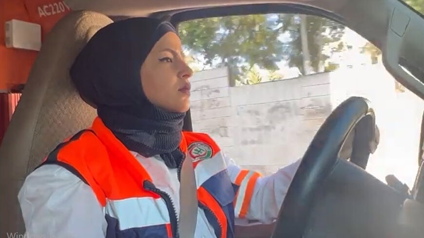 تعرّفوا على أول سائقة سيارة إسعاف في فلسطين