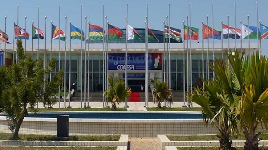 المملكة العربية السعودية تشارك السنغال في السكك الحديدية ومحطة تحلية المياه