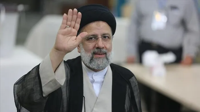 إعلام إيراني: وفاة الرئيس ومرافقيه في حادث تحطم المروحية